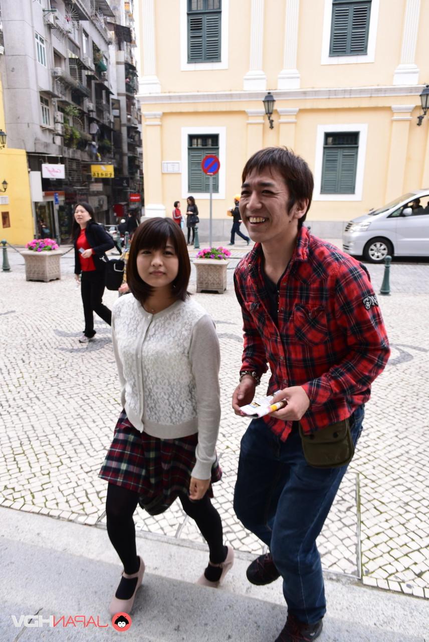 20P A gata japonesa Iku Sakuragi é fodida com os dedos, lisa e enlouquecida em um hotel