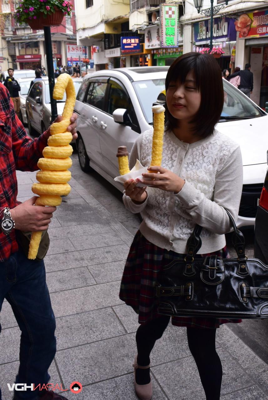 20P A gata japonesa Iku Sakuragi é fodida com os dedos, lisa e enlouquecida em um hotel
