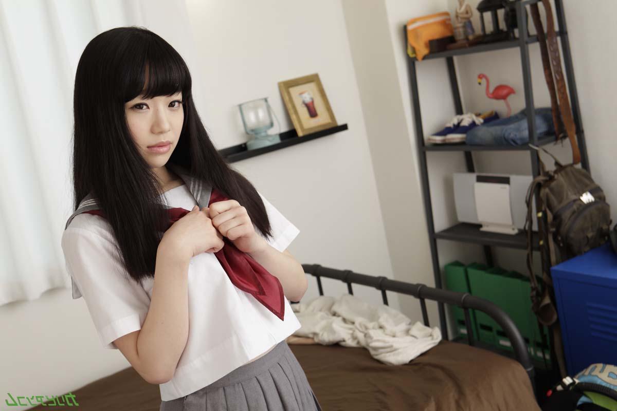 20P L'écolière Yuuna Himekawa se fait cunnilingus et se fait remplir la chatte poilue.