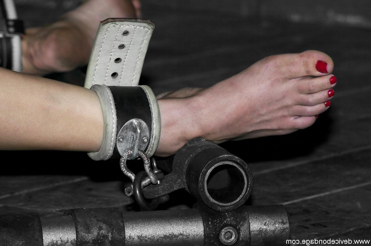 20P Submissive brunette babe Bobbi Starr endures orgasmic punishment in bondage
