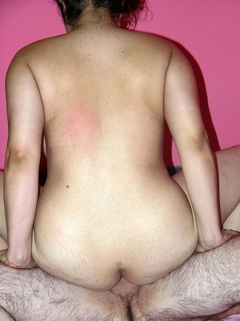 20P A morena Lena Love trata Logan Drake com um titjob antes de fazer sexo
