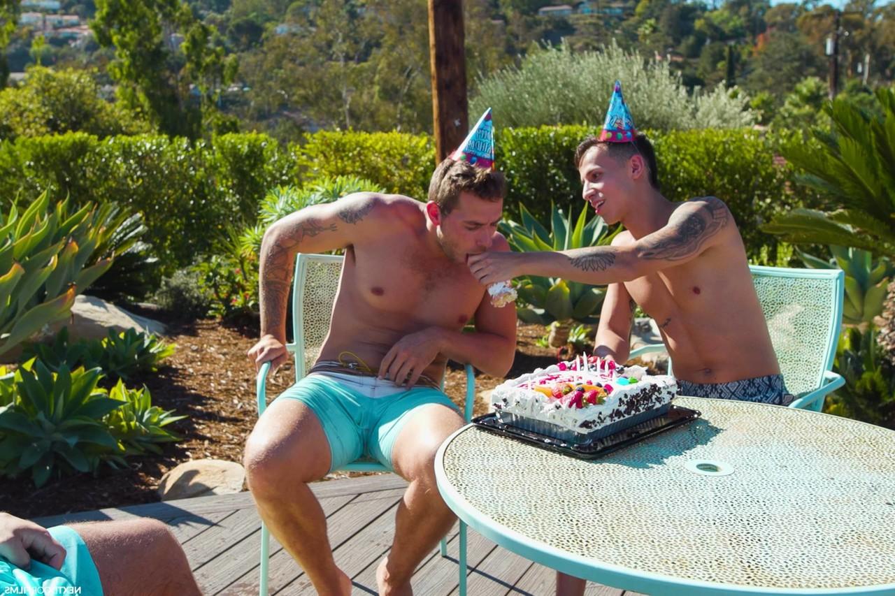 20P Muscular gay men Roman Todd & Carter Woods have hardcore anal sex after 69ing