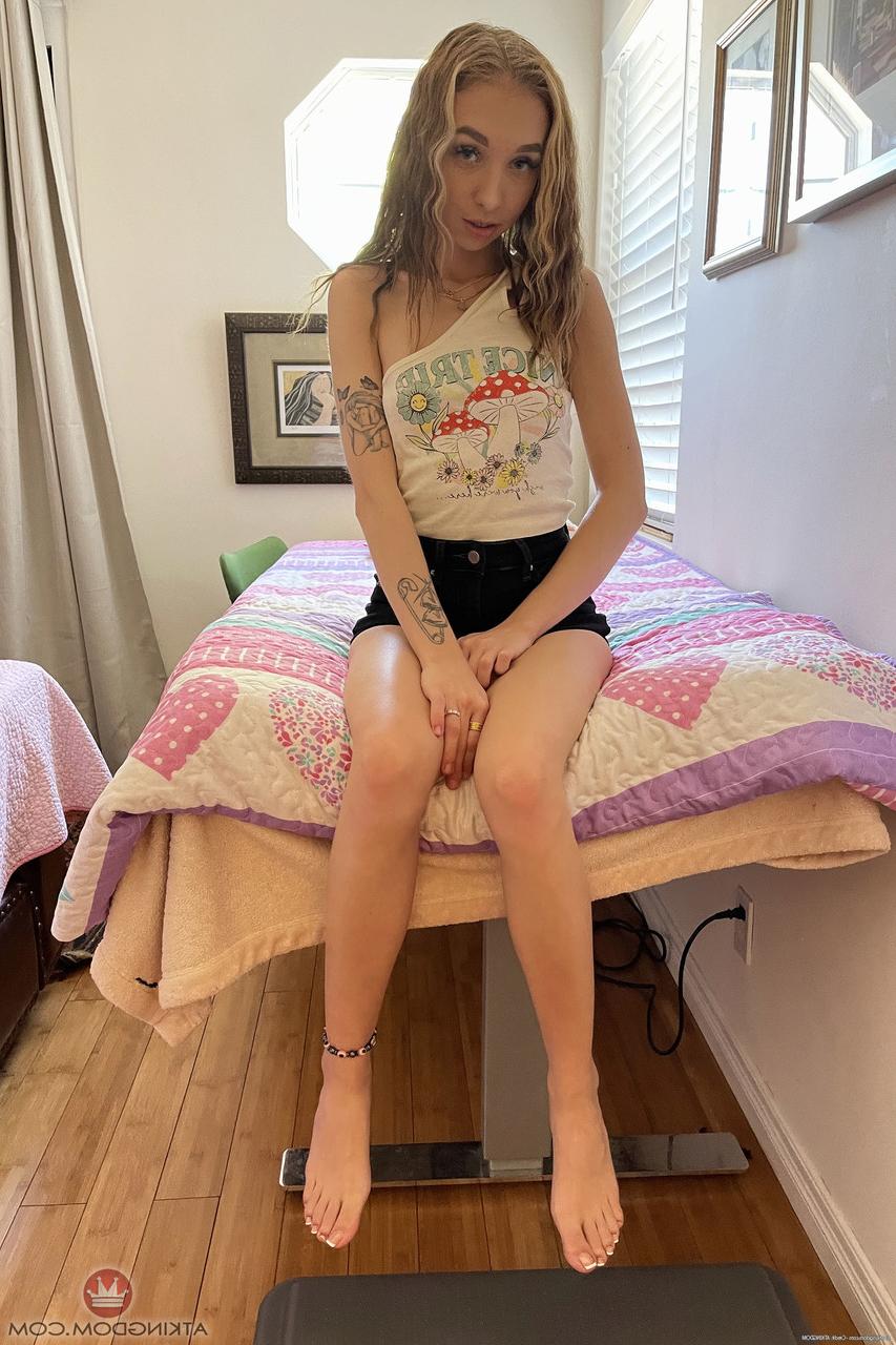 20P Sexy adolescente amador Breezy Bri exibe sua buceta, idiota e peitos