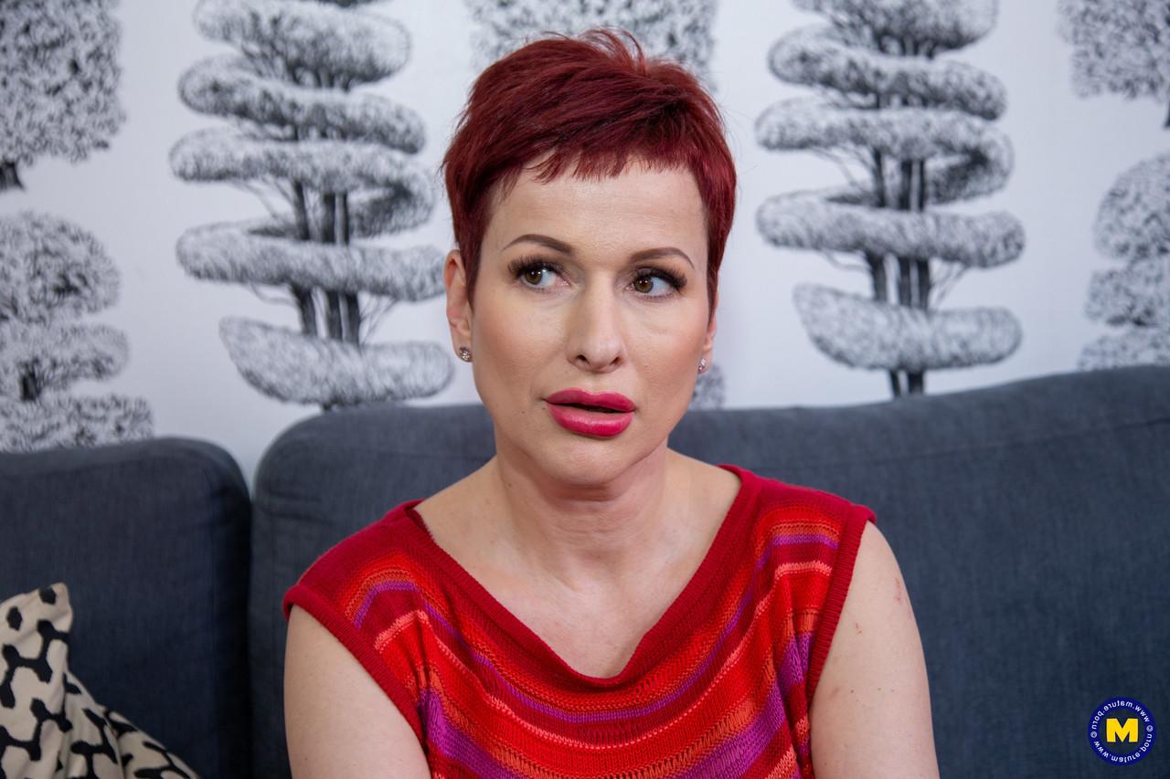 20P Die Teenagerin Alyssa Bounty und die vollbusige MILF Lisa Pinelli tauschen ihre Männer und ficken in einem Vierer