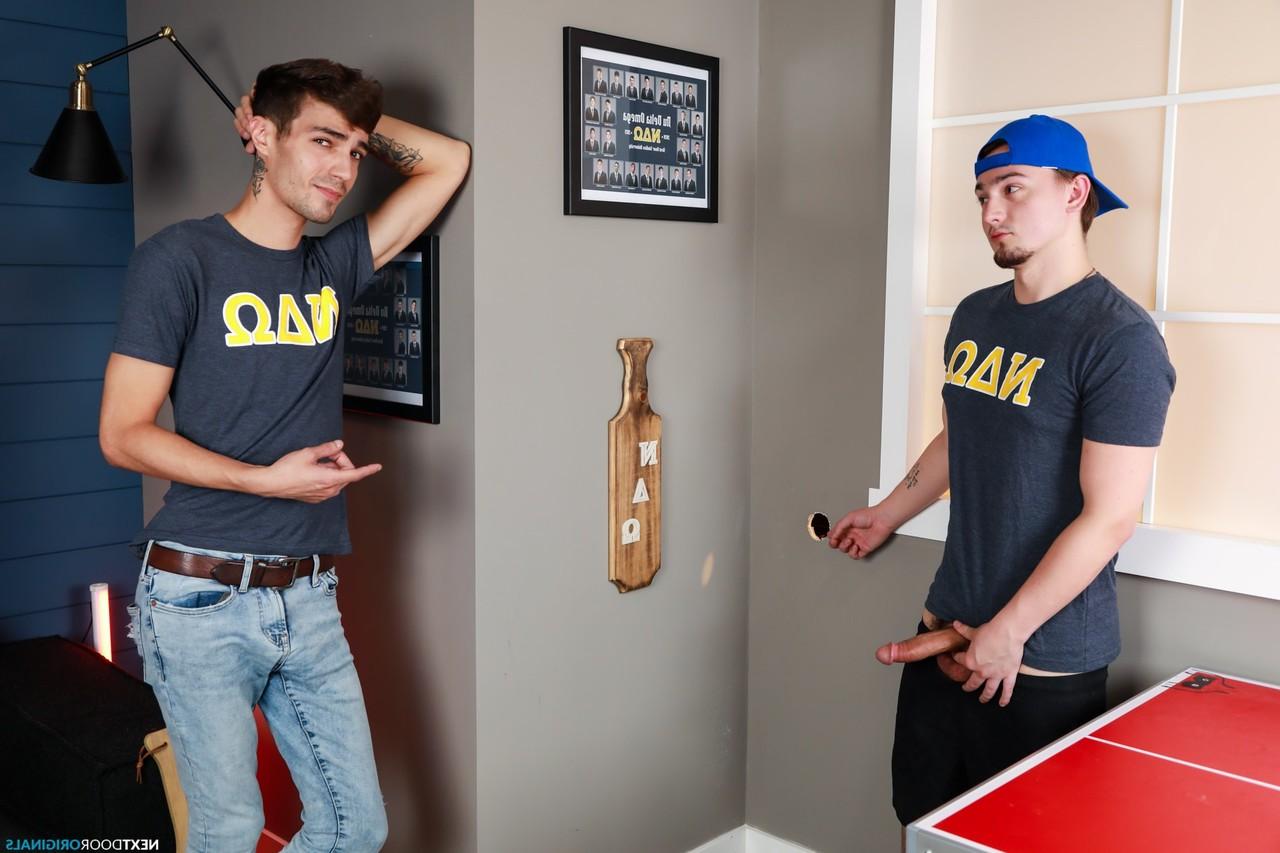 20P Gay hunks Masyn Thorne & Jacob Acosta have anal sex after oral foreplay