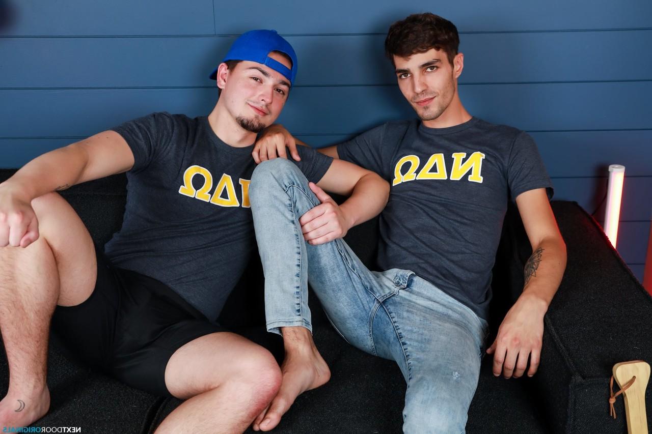 20P Gay hunks Masyn Thorne & Jacob Acosta have anal sex after oral foreplay