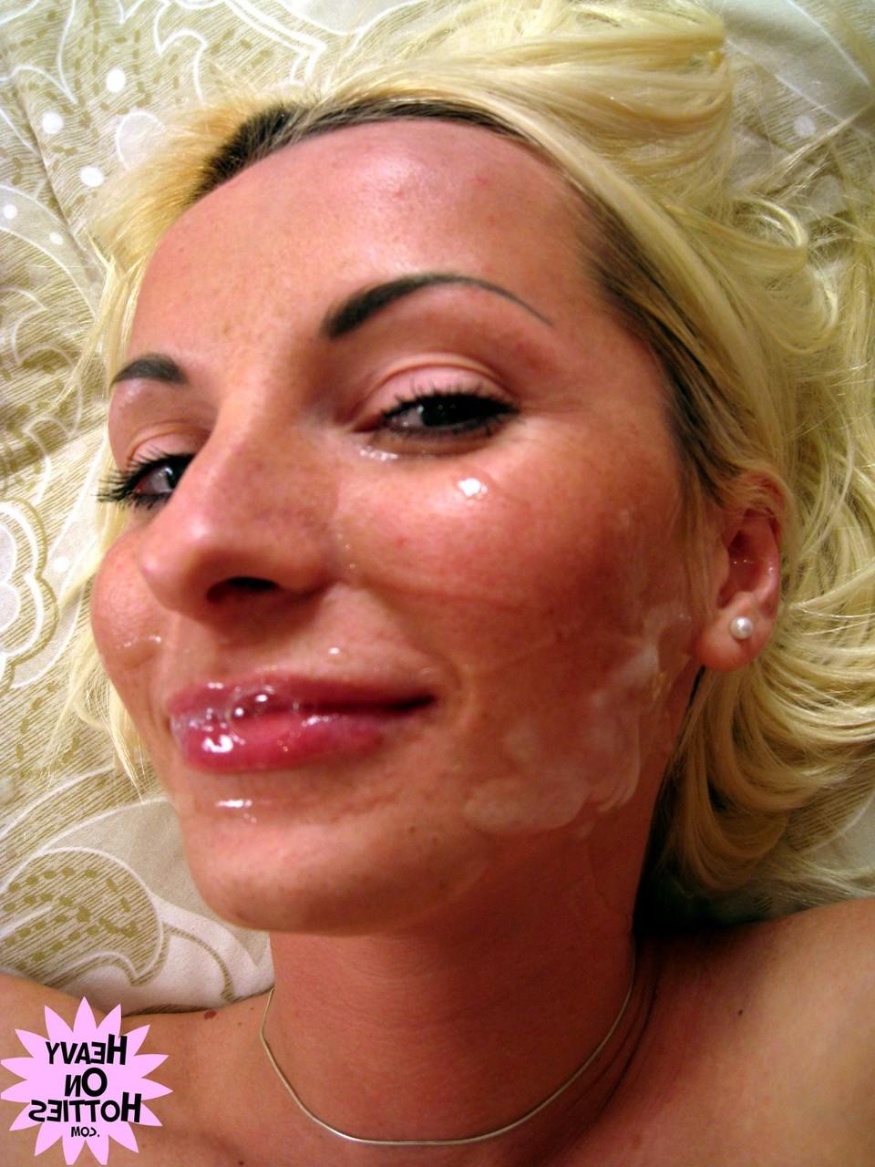 20P Die schlaffe Amateurin Tanya bekommt nach dem Fingerfick eine Gesichtsbehandlung