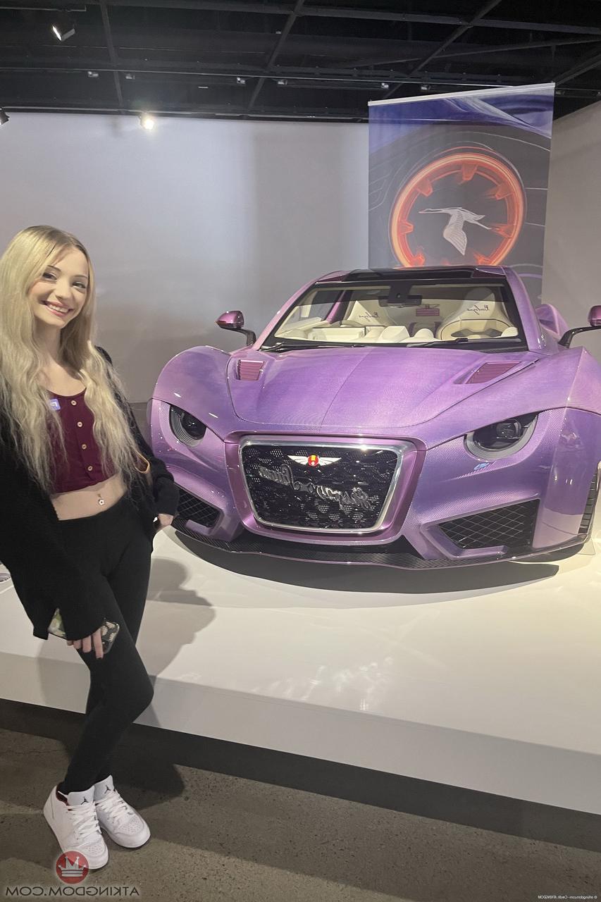 20P La joven rubia sucia cecilia taylor muestra sus sabrosos agujeros en la cama