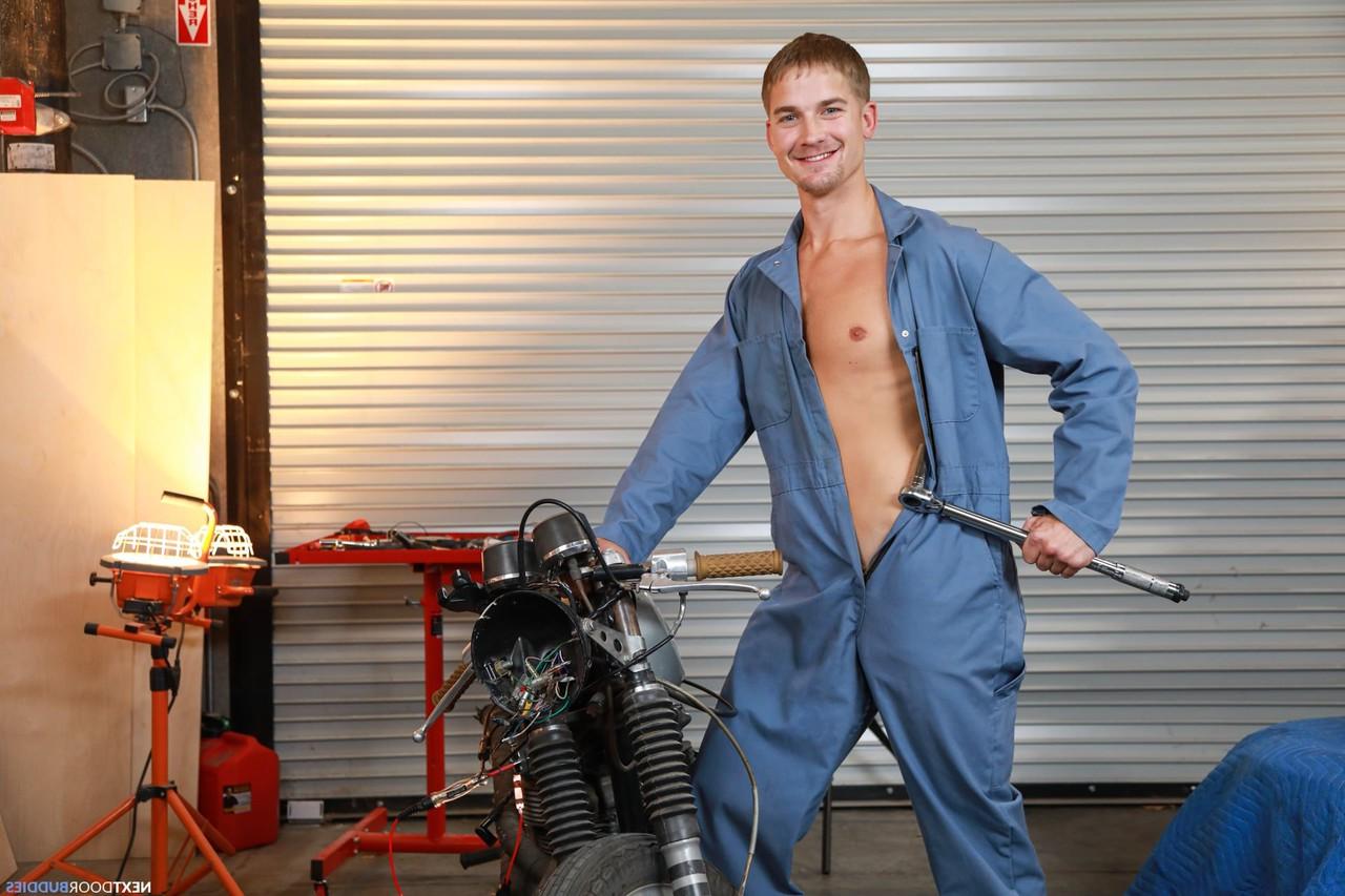 20P Handymen David Skylar & Brandon Anderson having anal sex in the workshop
