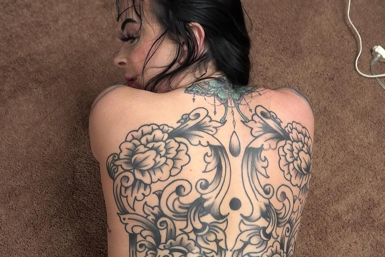 20P Busty babe Faith Vixxen teases with her hot tattoos before POV sex