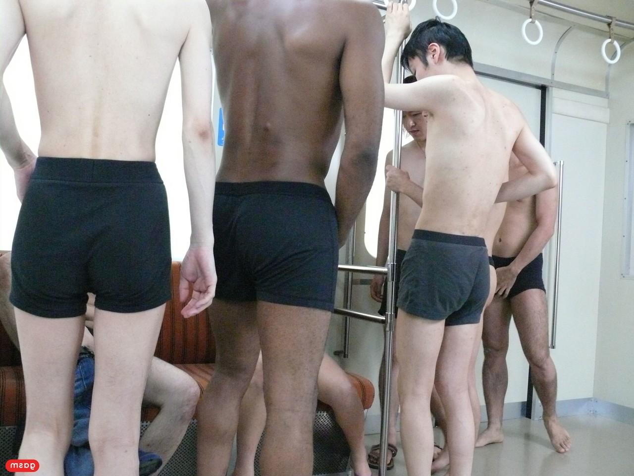 15P A linda garota japonesa Iori Miduki é dominada, despojada e brincada em um gangbang