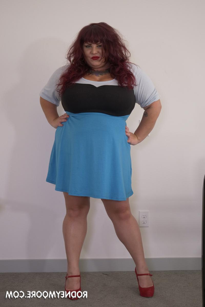 20P Amateur BBW Babsy Sheridan muestra sus grandes tetas y abre sus monstruosas nalgas