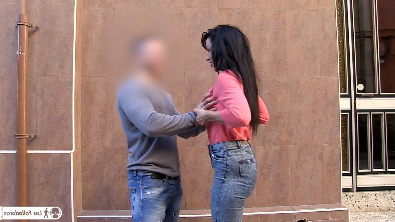 17P スペイン人少女スハイラ・ハードが見知らぬ男を拾い、セックスした後にペニスをしゃぶる