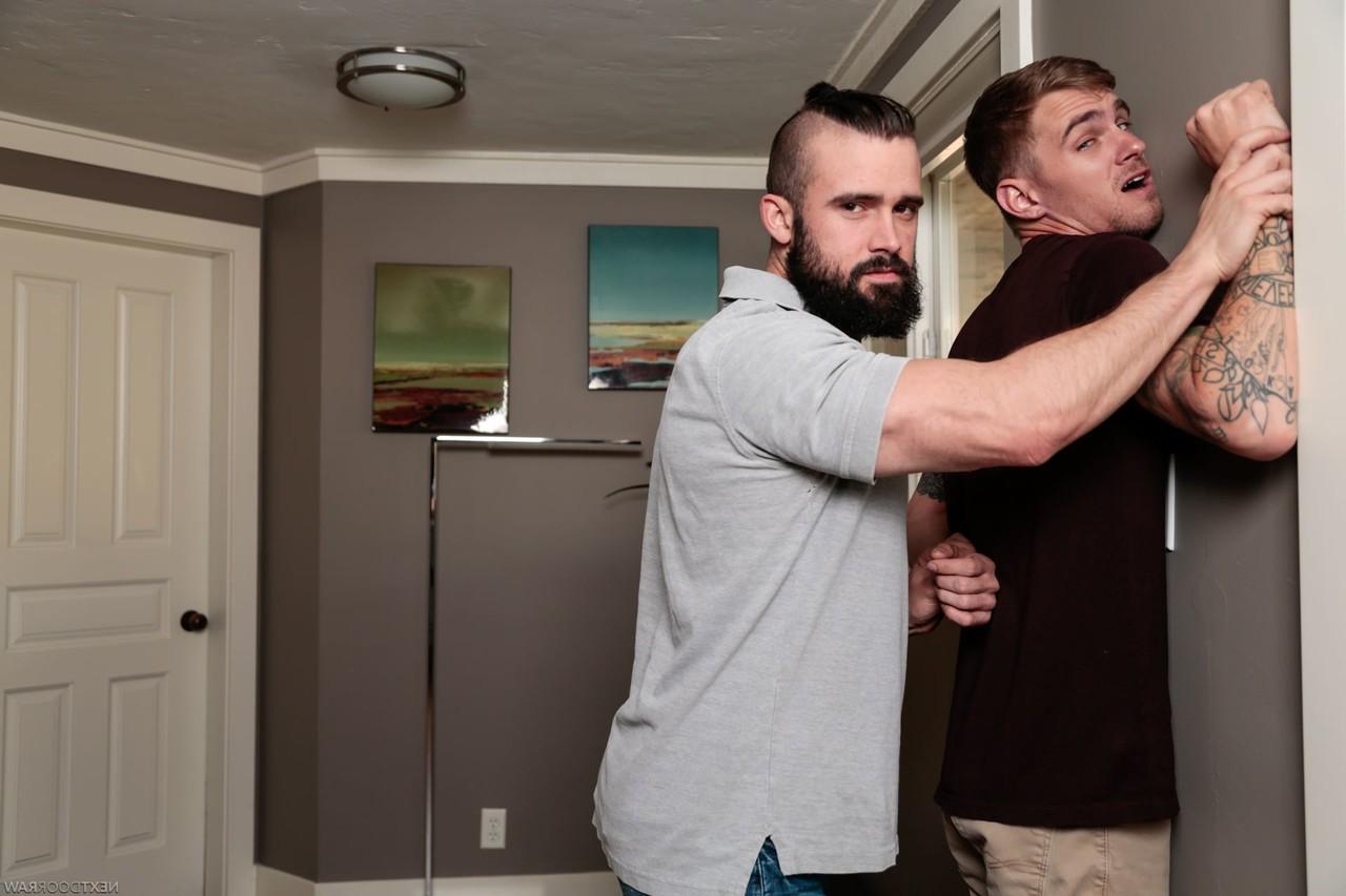 20P Dark haired fella Mathias gets fucked in the ass by tattooed jock Ryan Jordan
