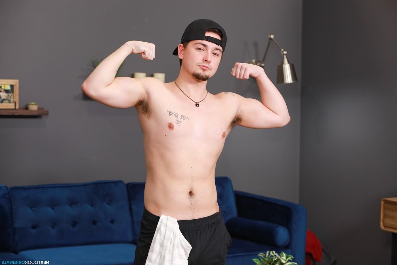 20P Los gays musculosos y calientes Masyn Thorne y Kyle Fletcher follan duro a pelo