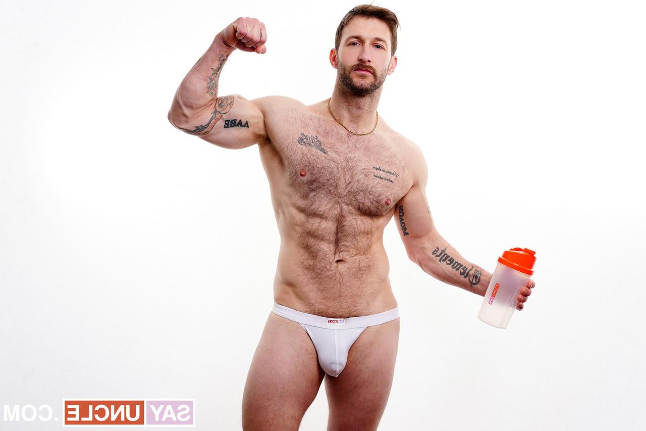 12P Gay hunks Skylar Finchh, Nicholas Ryder & Dakota Lovell have a wild anal 3some