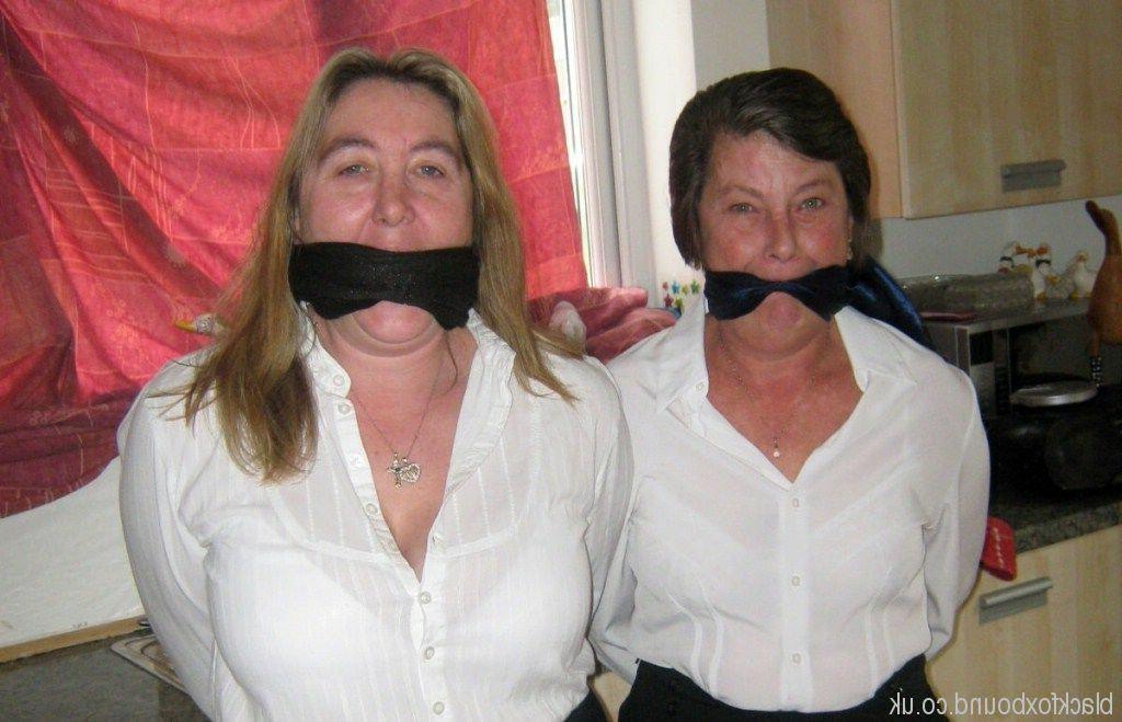 16P Compilação de mulheres amadoras tendo seus seios expostos enquanto estavam em cativeiro