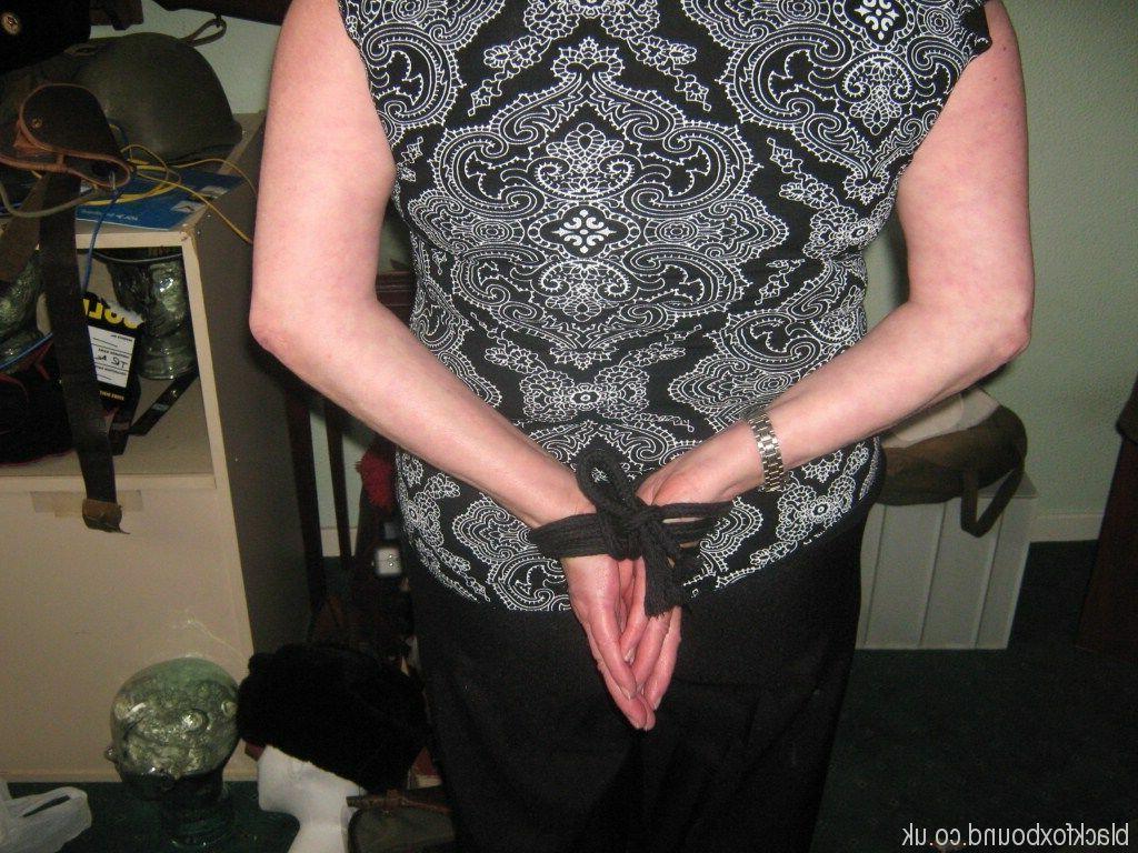 16P Compilação de mulheres amadoras tendo seus seios expostos enquanto estavam em cativeiro