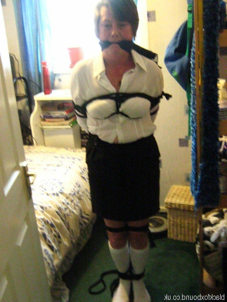 16P Compilação de mulheres amadoras tendo seus seios expostos enquanto estavam em cativeiro