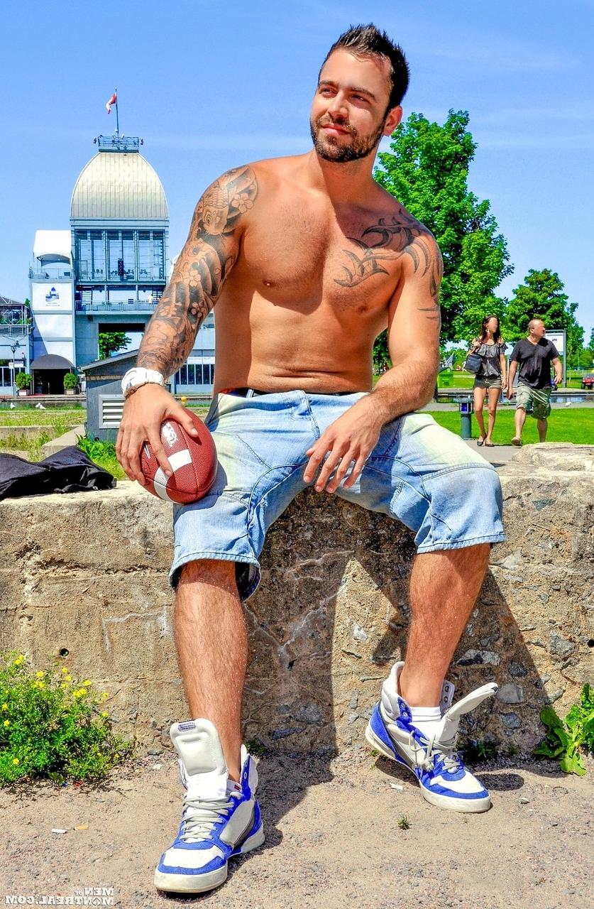 15P Muscular gay Justyn Tease wanks during a sexy outdoor striptease