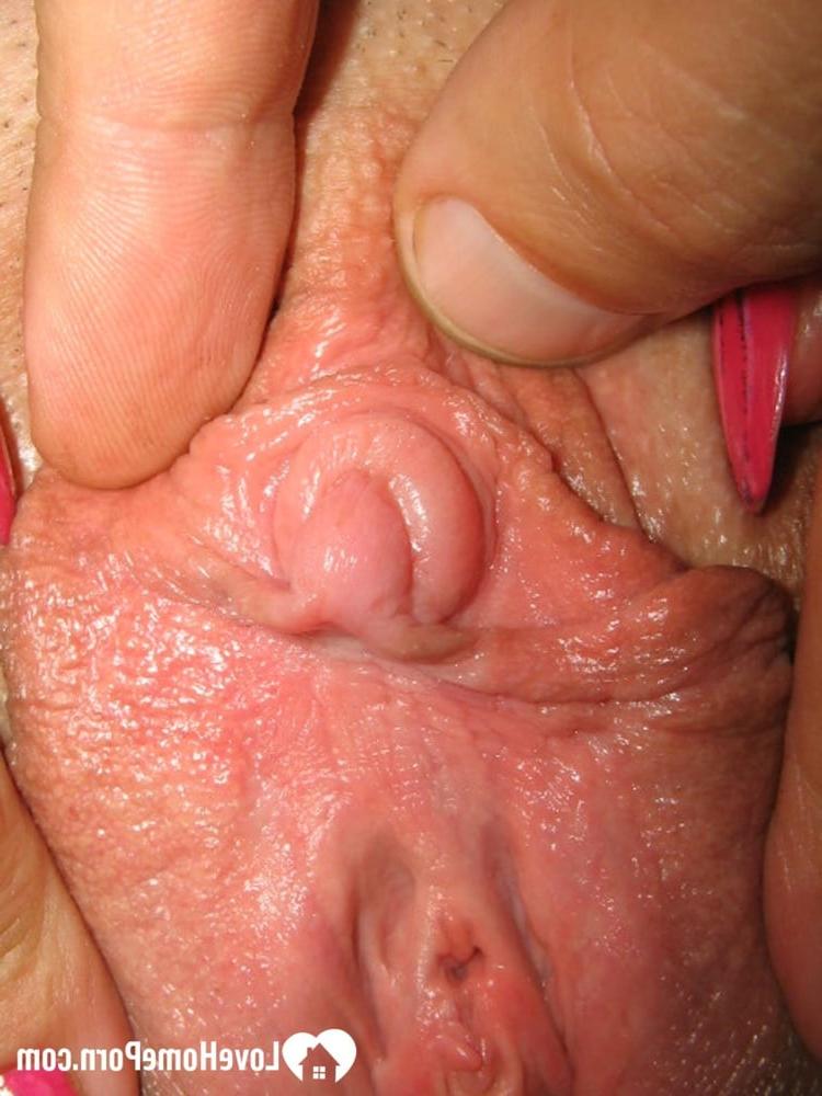 20P MILF gordita amateur jugando y bombeando su coño maduro en solitario