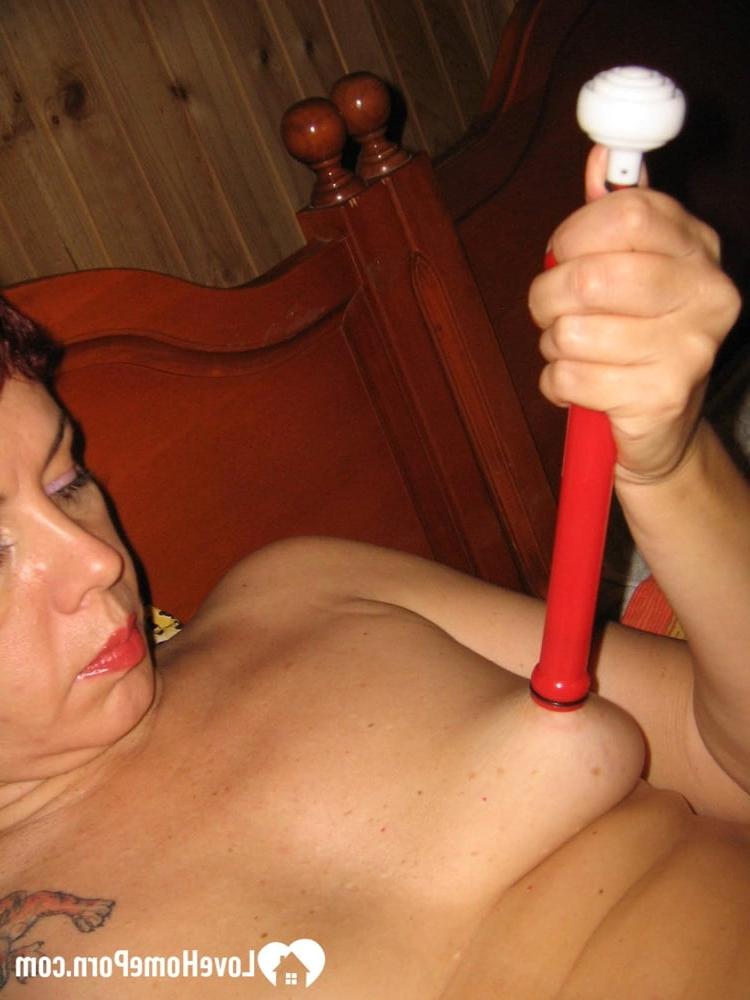 20P MILF gordita amateur jugando y bombeando su coño maduro en solitario