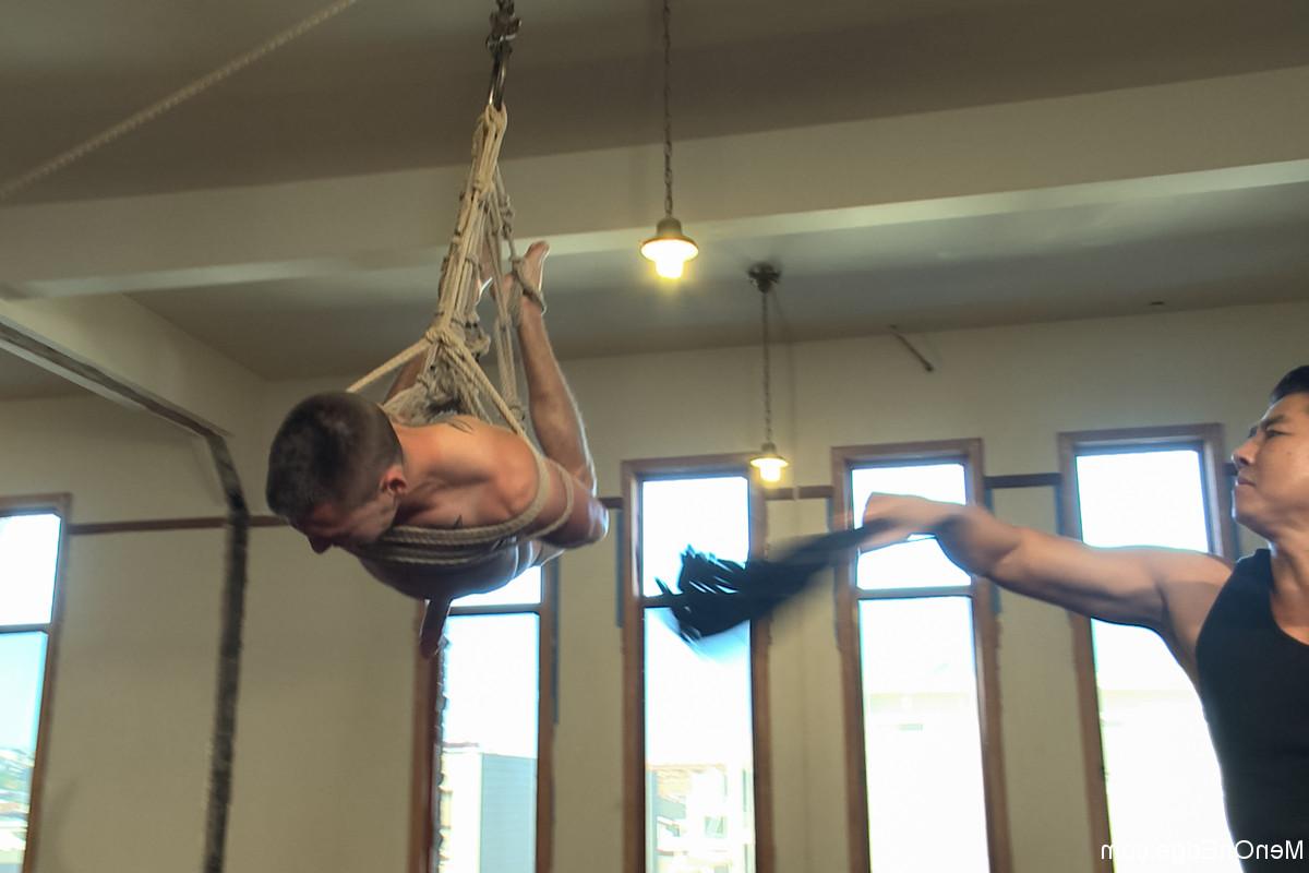 20P Men On Edge Johnny Torque