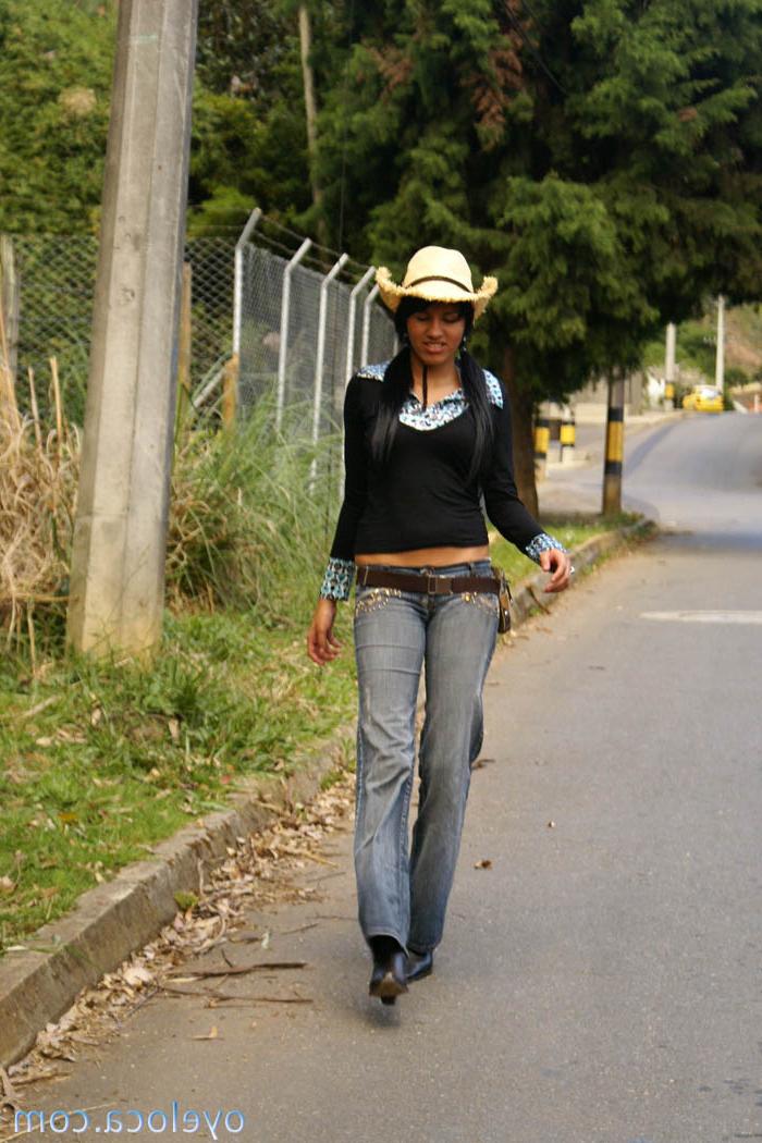 17P A garota mexicana local Juana Chavez cavalga um pau grosso e faz uma cara