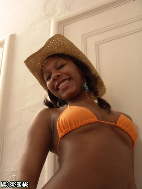 20P Ebony hottie Rane gets orally pleased & fucked by a dude she met on the beach