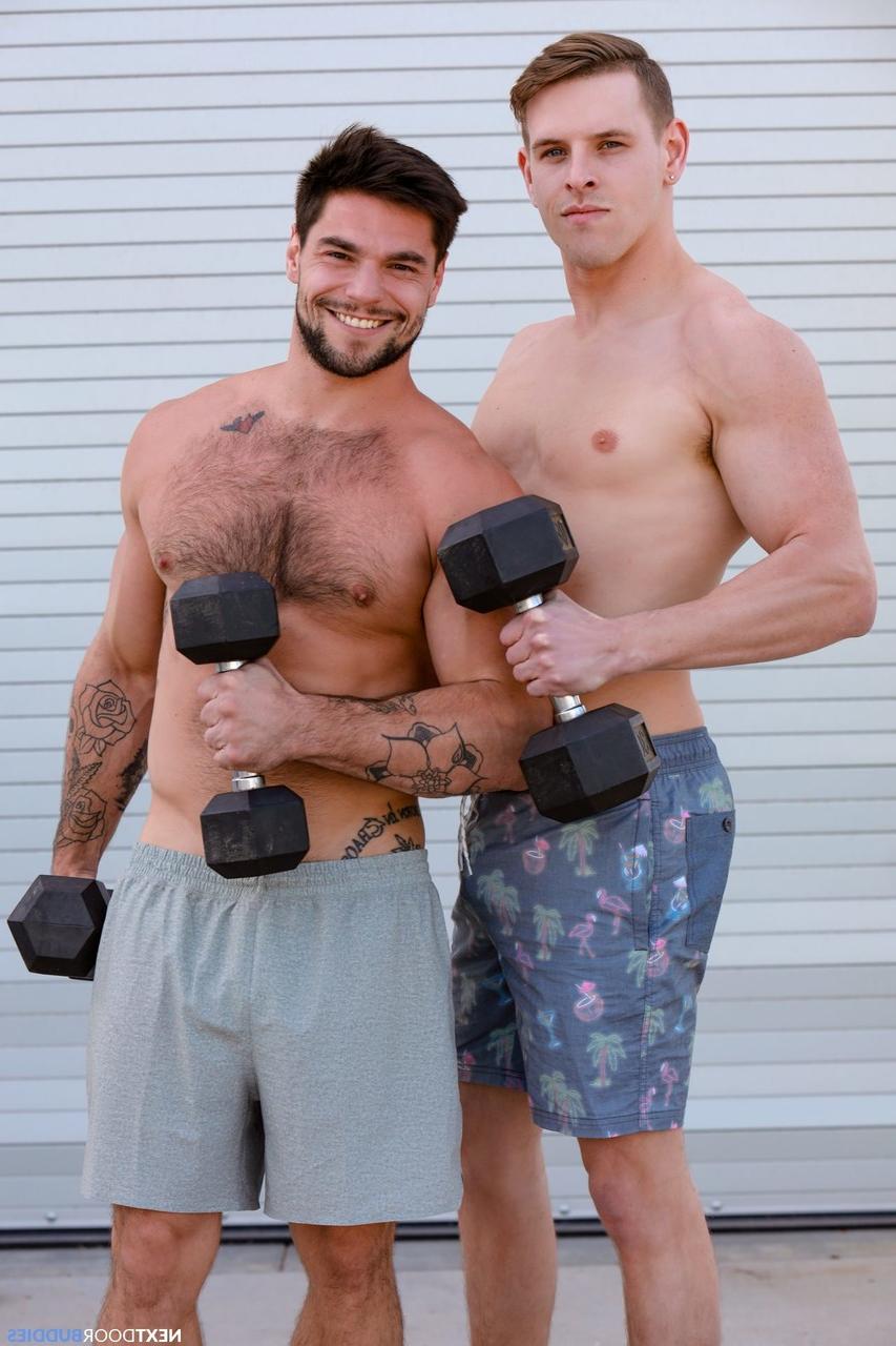 20P Gay hottie Aspen licks and fucks his gym buddy Shane Cook's asshole