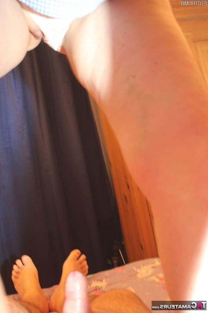 16P Die britische Amateurin Tracey Lain lässt sich nach dem POV-Analsex einen Cumshot auf die Zunge spritzen