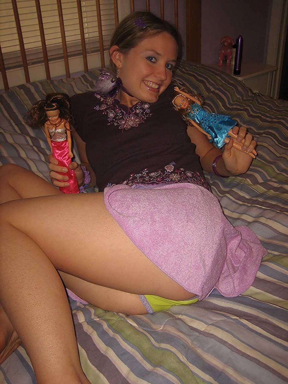 20P Petite Asian MILF Kitty batendo em sua bucetinha com tesão com um vibrador