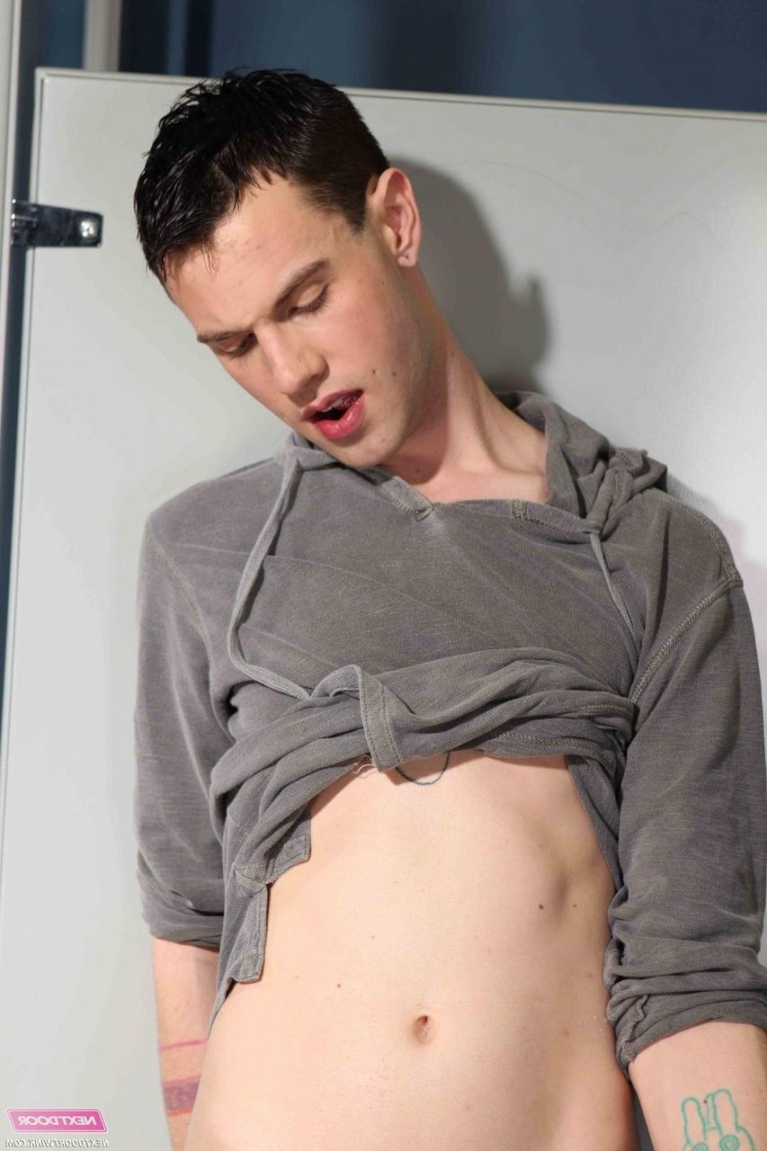 20P Os gays excitados Max McQueen e George Miles provam o pau um do outro antes do sexo