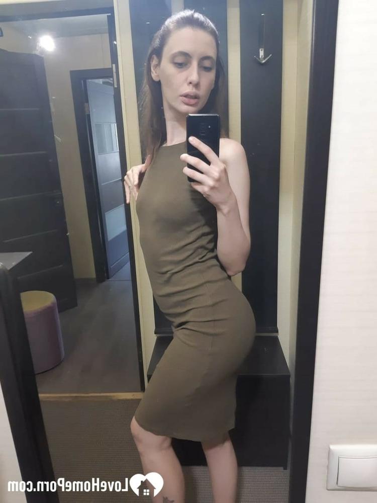 20P Diese wunderschöne Amateurin zeigt beim Nacktfotos jeden Zentimeter ihres heißen Körpers