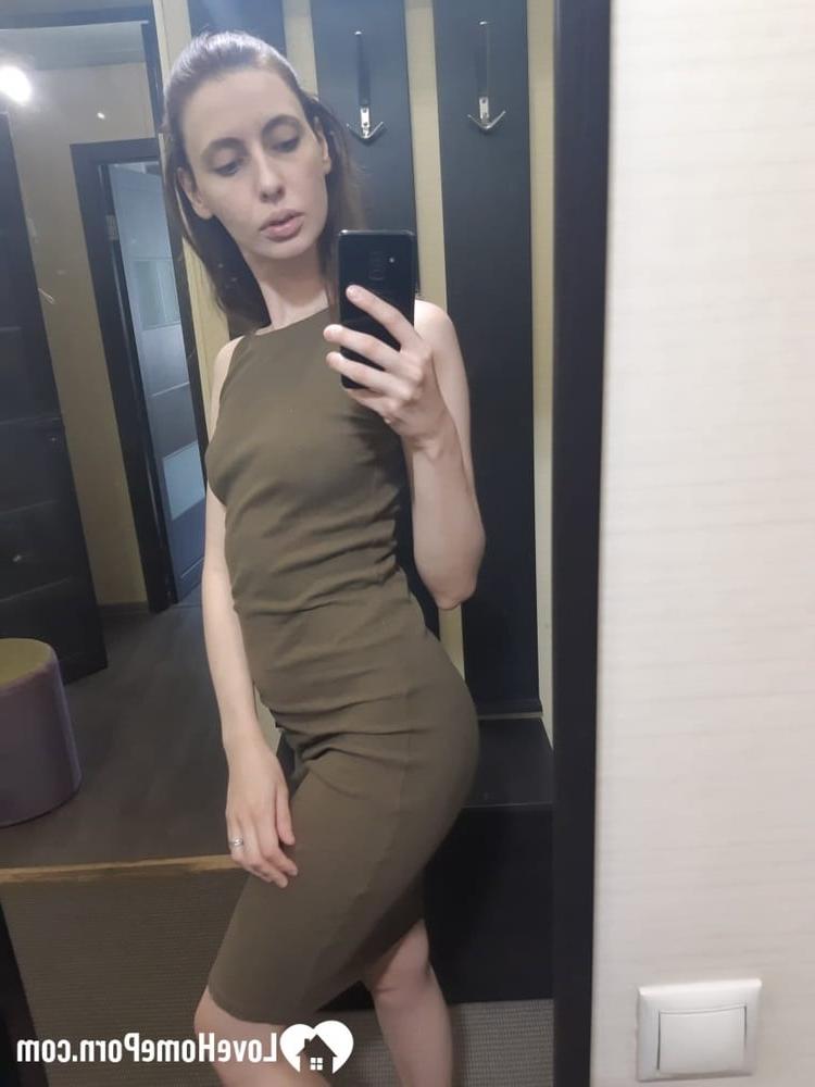 20P Diese wunderschöne Amateurin zeigt beim Nacktfotos jeden Zentimeter ihres heißen Körpers