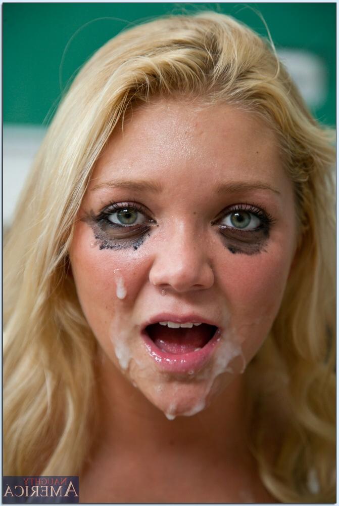 20P La traviesa adolescente Jessie Andrews se desnuda, es embestida y facializada por su profesor