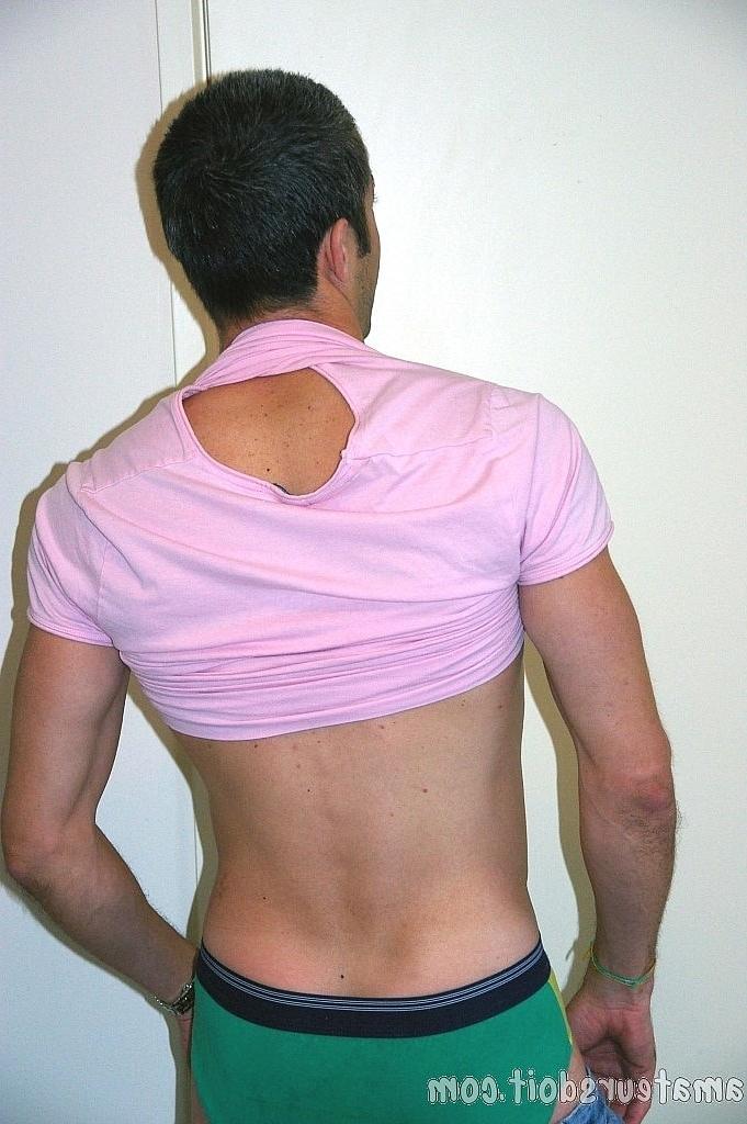 20P El estadounidense gay Evan Heavan desnuda su cuerpo delgado y se masturba en un erótico solo