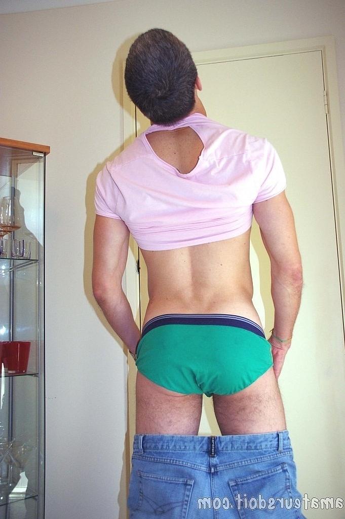 20P El estadounidense gay Evan Heavan desnuda su cuerpo delgado y se masturba en un erótico solo