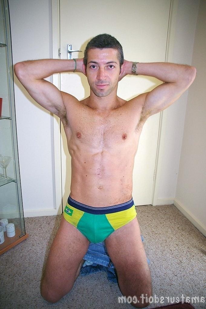 20P El estadounidense gay Evan Heavan desnuda su cuerpo delgado y se masturba en un erótico solo
