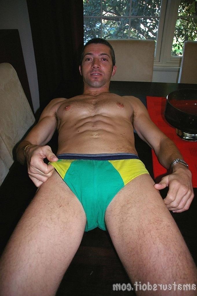 20P El estadounidense gay Evan Heavan desnuda su cuerpo delgado y se masturba en un erótico solo
