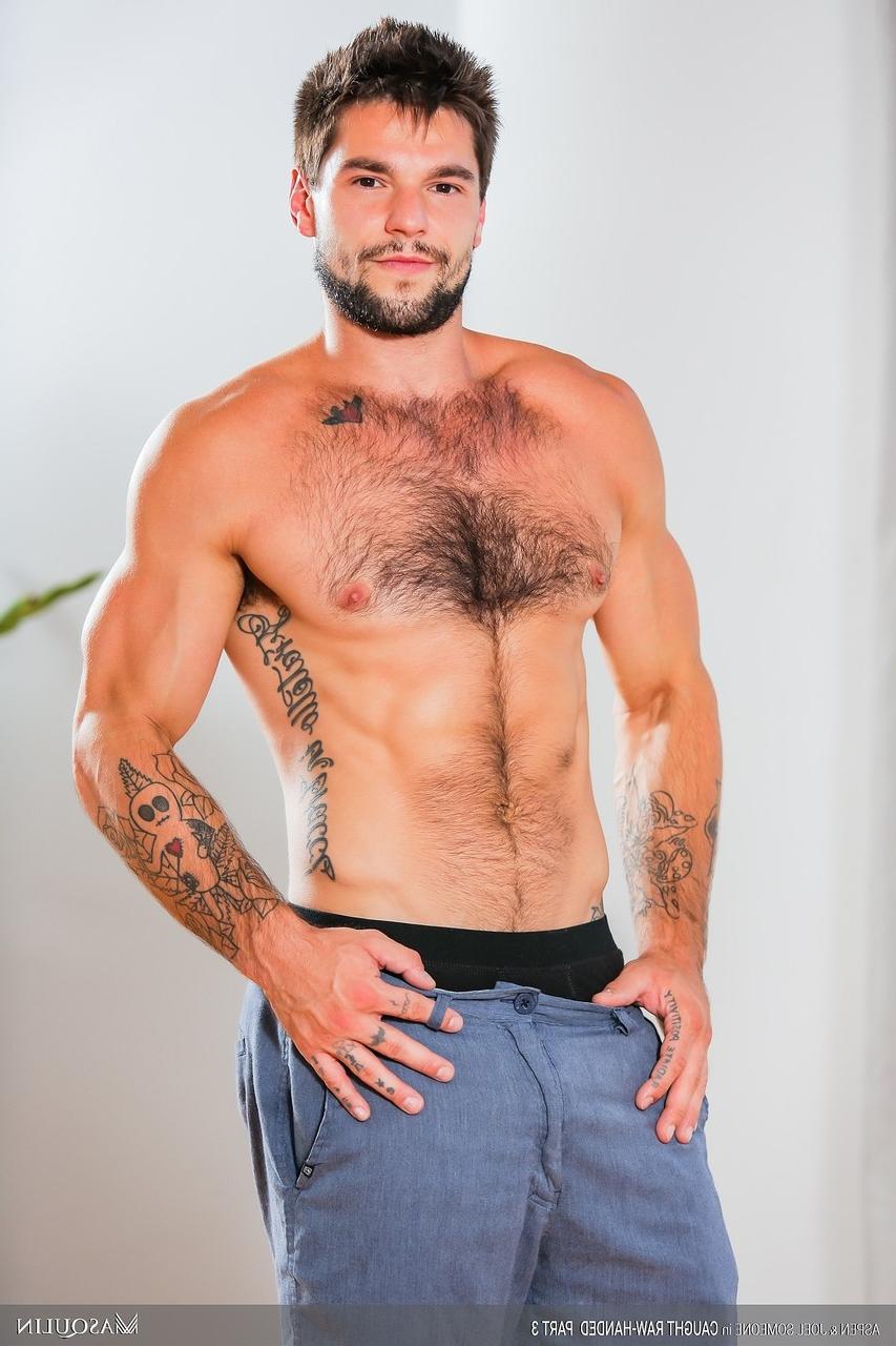 20P Aspen et Joel, hommes homosexuels musclés, ont des relations sexuelles anales sauvages après 69 ans