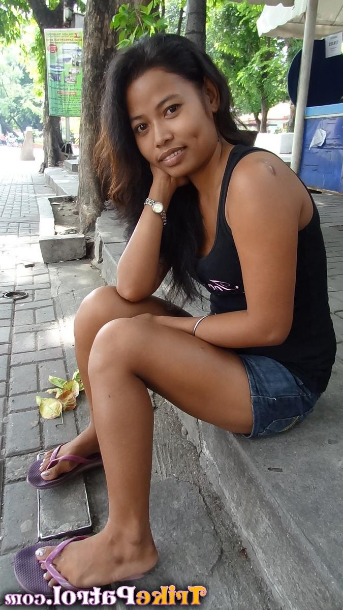 15P Pequena mulher filipina vende seu arbusto peludo para um turista sexual visitante