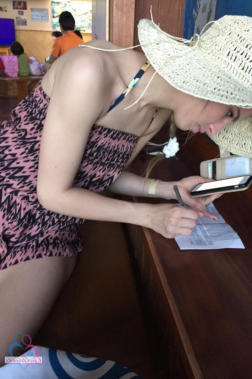 20P La novia amateur jillian janson posando en su recopilación de vacaciones