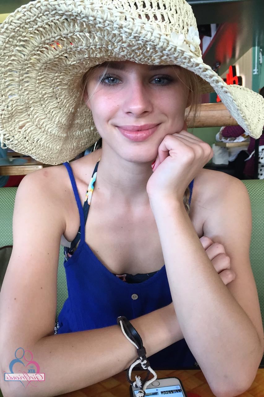 20P La novia amateur jillian janson posando en su recopilación de vacaciones