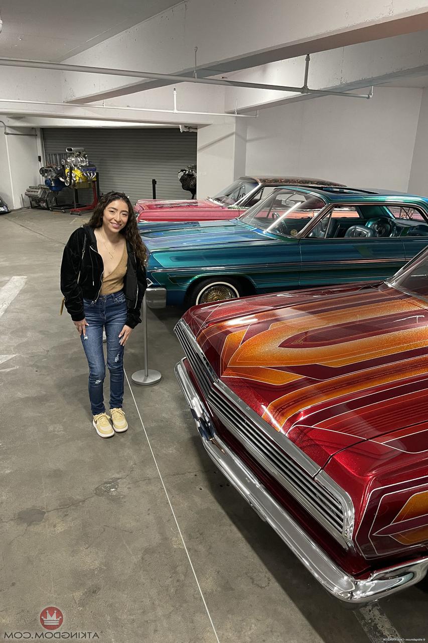 20P A linda namorada Amber Summer mostra seus peitos pequenos e sua buceta peluda