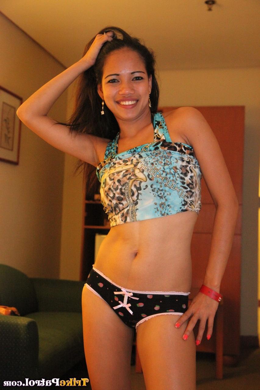 20P A amadora asiática magra Vanessa Medrano mostra seu corpo natural deslumbrante