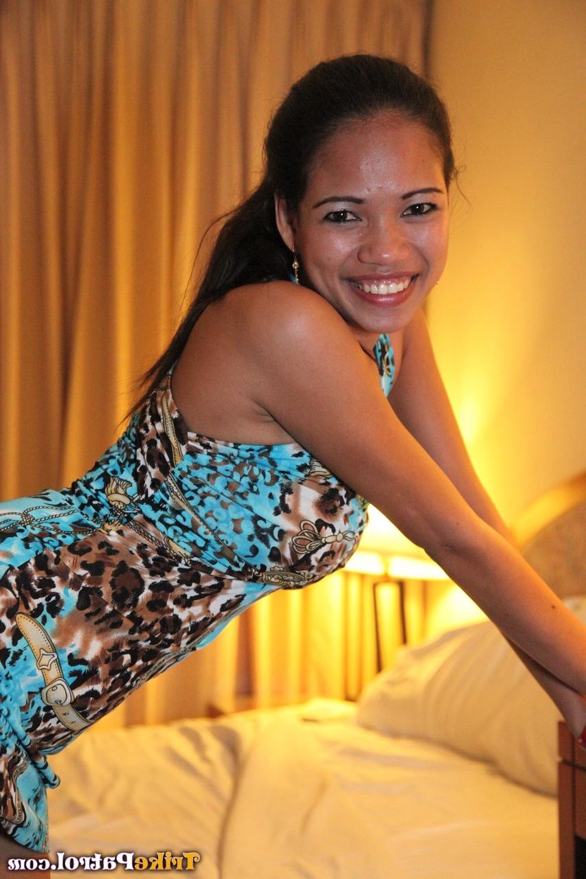 20P A amadora asiática magra Vanessa Medrano mostra seu corpo natural deslumbrante