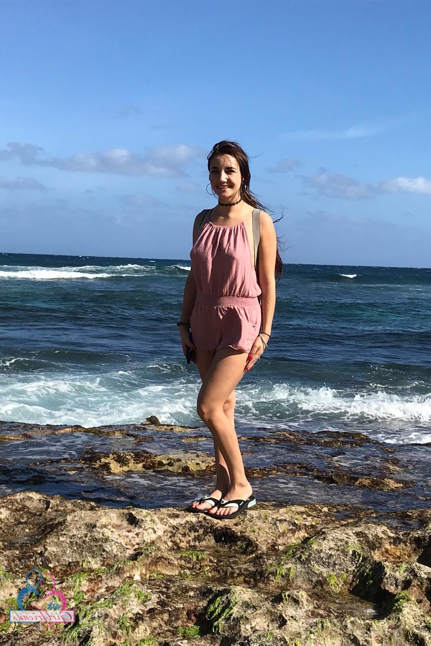 20P A adolescente amadora Jade Amber posa em suas roupas quentes e nua em sua compilação