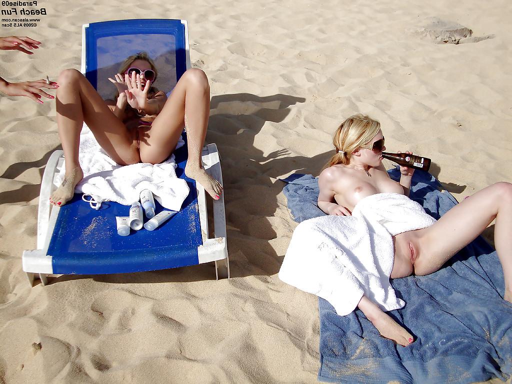 16P Adolescentes lesbiennes séduisantes se déshabillant et se caressant sur la plage