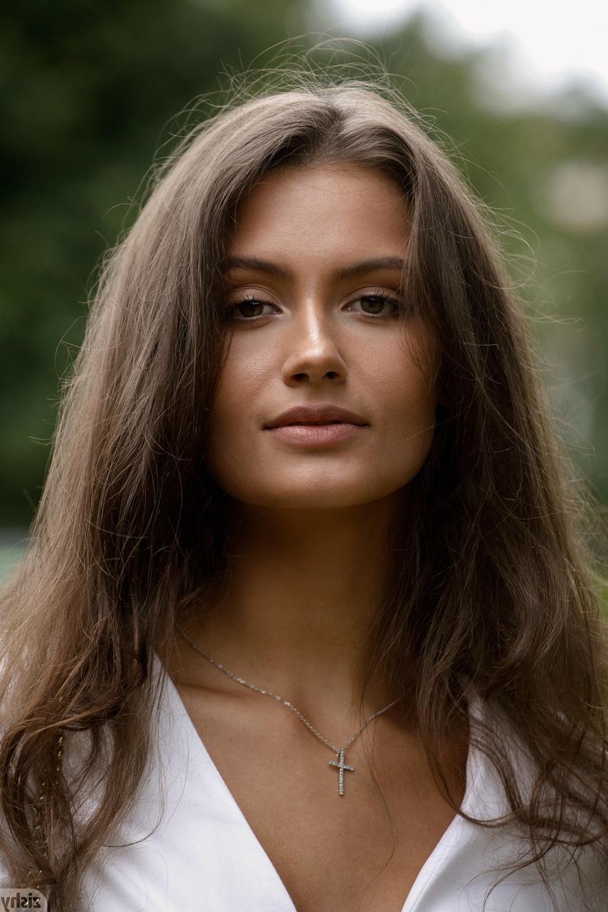 12P Latvian girlfriend Shyla Volbeck flashing her incredible booty in public